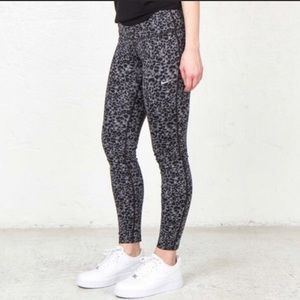 NIKE DRI-FIT Women’s Workout Leggings Size S